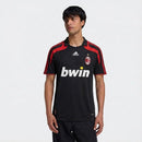 AC Milan 2007 retro, Camiseta Milan vintage, Jersey Milan 07/08 negra, Camiseta Kaká Milan 2007, AC Milan shirt retro, Ropa fútbol vintage, Camiseta retro barata, Calidad 1.1 retro, Regalo fútbol hombre, Tienda Hincha Futbolero.