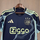 Ajax 2026, Camiseta Ajax Ámsterdam, Ropa oficial Ajax, Camiseta Ajax 25/26, Jersey Ajax oficial, Regalo fútbol hombre Ajax, Camiseta visitante Ajax, Equipación Johan Cruyff Arena 2026, Ajax lifestyle kit, Comprar camiseta Ajax barata.
