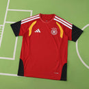 Alemania 2026, Camiseta Alemania roja, Entrenamiento Alemania 26/27, Ropa Alemania barata, Jersey Alemania oficial, Calidad 1.1 Alemania, Mundial 2026, Regalo fútbol hombre, Tienda Hincha Futbolero, Germany Training Red.