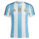Camiseta hombre selección Argentina temporada 2026 2027 edición especial versión jugador blanca y azul detalles dorados calidad 1.1 premium Tienda Hincha Futbolero. Argentina 2026, Camiseta Argentina 2027, Argentina versión jugador, Ropa Argentina fútbol, Camiseta Messi 2026, Calidad 1.1 Argentina, Selección Argentina especial, Tienda Hincha Futbolero, Argentina Authentic Jersey 26/27.
