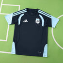 Camiseta hombre entrenamiento Selección Argentina temporada 2026 2027 color azul marino oficial 3 estrellas fútbol técnica transpirable mundial navy.