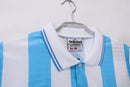 Camiseta oficial de la Selección Argentina primera equipación temporada 1994 1995 blanca y celeste retro para hombre, diseño clásico de Tienda Hincha Futbolero, Camiseta Argentina retro, Argentina 94/95, Ropa Argentina vintage, Comprar camiseta Argentina blanca, Albiceleste, Selección Argentina, Camisetas fútbol retro, Retro Argentina 1995, Historia Selección Argentina, Colección Argentina, Fútbol YEARS 90.