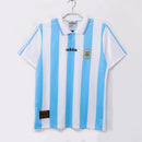 Camiseta oficial de la Selección Argentina primera equipación temporada 1994 1995 blanca y celeste retro para hombre, diseño clásico de Tienda Hincha Futbolero, Camiseta Argentina retro, Argentina 94/95, Ropa Argentina vintage, Comprar camiseta Argentina blanca, Albiceleste, Selección Argentina, Camisetas fútbol retro, Retro Argentina 1995, Historia Selección Argentina, Colección Argentina, Fútbol YEARS 90.
