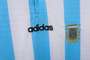Camiseta oficial de la Selección Argentina primera equipación temporada 1994 1995 blanca y celeste retro para hombre, diseño clásico de Tienda Hincha Futbolero, Camiseta Argentina retro, Argentina 94/95, Ropa Argentina vintage, Comprar camiseta Argentina blanca, Albiceleste, Selección Argentina, Camisetas fútbol retro, Retro Argentina 1995, Historia Selección Argentina, Colección Argentina, Fútbol YEARS 90.