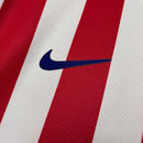 Camiseta hombre Atlético de Madrid primera equipación rayas rojas y blancas temporada 2025 2026 calidad 1.1 oficial,Atlético de Madrid 2026, Camiseta Atleti 25/26, Equipación Atlético Madrid barata, Calidad 1.1 Colchonero, Tienda Hincha Futbolero, Metropolitano, Bloke Core 2026, Camiseta roja y blanca Atleti, Griezmann 2026, Regalo fútbol España.