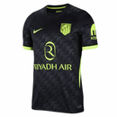 Nueva camiseta Atlético de Madrid 26/27 Tercera Equipación Negro y Verde – Vista frontal. Atlético de Madrid, Atleti, Tercera Equipación, 26/27, Negro, Verde, Camiseta oficial, La Liga, Fútbol, Tienda Hincha Futbolero, Exclusivo, Colección 2026