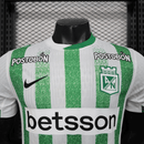 Camiseta hombre Atlético Nacional temporada 2025 2026 primera equipación verde y blanca versión jugador auténtica tejido técnico calidad 1.1 oficial, Atlético Nacional 2025, Camiseta Nacional jugador, Nacional Authentic 25/26, Camiseta verde Nacional, Camiseta barata Atlético Nacional, Calidad 1.1 Nacional, Fútbol Colombiano 2026, Tienda Hincha Futbolero, Verdolagas, Bloke Core Paisa.