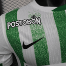 Camiseta hombre Atlético Nacional temporada 2025 2026 primera equipación verde y blanca versión jugador auténtica tejido técnico calidad 1.1 oficial, Atlético Nacional 2025, Camiseta Nacional jugador, Nacional Authentic 25/26, Camiseta verde Nacional, Camiseta barata Atlético Nacional, Calidad 1.1 Nacional, Fútbol Colombiano 2026, Tienda Hincha Futbolero, Verdolagas, Bloke Core Paisa.