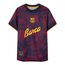 Tienda Hincha Futbolero, FC Barcelona 26/27, Camiseta Barcelona edición especial, Barça azul marino y roja, Camiseta Barcelona hombre, Equipación oficial Barcelona, Comprar camiseta Barça, Més que un club, Ropa FC Barcelona 2026, Camiseta fútbol exclusiva, Barça fan gear, Nueva equipación Barcelona