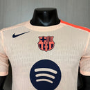 Camiseta entrenamiento FC Barcelona 2026 2027 hombre beige salmón versión jugador auténtica calidad 1.1 oficial Tienda Hincha Futbolero Barça Training Player Jersey, Camiseta entrenamiento Barcelona 2026, Barça Player Version, Camiseta técnica Barcelona, Entrenamiento Barça beige, Comprar jersey entrenamiento Barcelona 26/27, Calidad 1.1 premium, FC Barcelona oficial, Ropa de entrenamiento fútbol 2026, Barça Slim Fit.