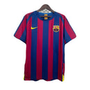Camiseta hombre FC Barcelona temporada 2005 2006 primera equipación azulgrana franjas finas retro calidad 1.1 premium Ronaldinho Tienda Hincha Futbolero. Barcelona 2005, Barcelona 2006, Camiseta Barça retro, Ropa Barcelona clásica, Camiseta Ronaldinho 2006, Calidad 1.1 Barcelona, Champions París 2006, Tienda Hincha Futbolero, Barca Retro Jersey 05/06.