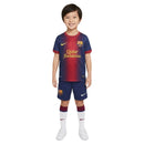 Conjunto infantil retro FC Barcelona 2012 2013 primera equipación azul marino degradado rojo calidad 1.1 oficial, Barcelona infantil retro, Conjunto niño Barça 2013 azul marino, Ropa FC Barcelona niños retro, Equipación Barça junior 12/13, Calidad 1.1 infantil, Tienda Hincha Futbolero, Regalo niño Barcelona fútbol, Camiseta degradada Barça niño retro, Barça Kids Retro 2012.