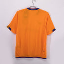 Camiseta oficial FC Barcelona segunda equipación temporada 2006 2007 retro color naranja para hombre de Tienda Hincha Futbolero, Camiseta FC Barcelona retro, Barça 06/07, Ropa Barcelona vintage, Comprar camiseta Barcelona naranja, Culés, Camp Nou, Fútbol español, Camisetas fútbol retro, Retro Barcelona 2007, Historia Barcelona, Colección Barça, Segunda equipación Barcelona, Liga Española.