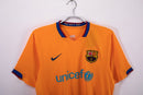 Camiseta oficial FC Barcelona segunda equipación temporada 2006 2007 retro color naranja para hombre de Tienda Hincha Futbolero, Camiseta FC Barcelona retro, Barça 06/07, Ropa Barcelona vintage, Comprar camiseta Barcelona naranja, Culés, Camp Nou, Fútbol español, Camisetas fútbol retro, Retro Barcelona 2007, Historia Barcelona, Colección Barça, Segunda equipación Barcelona, Liga Española.