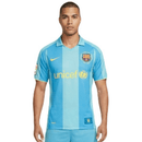 Camiseta oficial del FC Barcelona segunda equipación temporada 2007 2008 azul celeste retro para hombre de Tienda Hincha Futbolero, Camiseta FC Barcelona retro, Barça 07/08, Ropa FC Barcelona vintage, Comprar camiseta Barcelona azul, Culés, Mes que un club, Camisetas fútbol retro, Retro FC Barcelona 2008, Historia Barça, Colección Barcelona, Segunda equipación Barça.