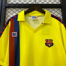 Camiseta retro hombre FC Barcelona segunda equipación amarilla con franja diagonal año 1982 1983 calidad 1.1 oficial, Barcelona 1982, Camiseta retro Barça, Camiseta vintage Barcelona, Equipación Barça barata, Calidad 1.1 Culer, Tienda Hincha Futbolero, Diego Maradona Barça, Bloke Core retro, Camiseta amarilla Barça antigua, Regalo fútbol vintage.