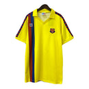 Camiseta retro hombre FC Barcelona segunda equipación amarilla con franja diagonal año 1982 1983 calidad 1.1 oficial, Barcelona 1982, Camiseta retro Barça, Camiseta vintage Barcelona, Equipación Barça barata, Calidad 1.1 Culer, Tienda Hincha Futbolero, Diego Maradona Barça, Bloke Core retro, Camiseta amarilla Barça antigua, Regalo fútbol vintage.