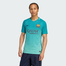 Camiseta hombre retro FC Barcelona tercera equipación verde degradado temporada 2016 2017 calidad 1.1 oficial. Barcelona retro 2016, Camiseta Barça 16/17 tercera, Camiseta verde Barcelona Messi, Jersey Barça vintage 2017, Calidad 1.1 Barcelona, Tienda Hincha Futbolero, La Liga clásica, Bloke Core Barcelona, Regalo fútbol hombre Barça, Camiseta Neymar Barcelona retro.