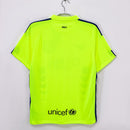 Camiseta oficial FC Barcelona tercera equipación temporada 2014 2015 retro color verde fluorescente para hombre de Tienda Hincha Futbolero, Camiseta FC Barcelona retro, Barça 14/15, Ropa Barcelona vintage, Comprar camiseta Barcelona verde, Culés, Camp Nou, Fútbol español, Camisetas fútbol retro, Retro Barcelona 2015, Historia Barcelona, Colección Barça, Triplete Barça, Liga Española