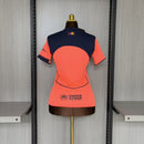 Camiseta del FC Barcelona 2025 2026 tercera equipación para mujer naranja corte femenino estilo Total 90 jersey oficial visitante del Barça Femení Tienda Hincha Futbolero, Camiseta Barcelona mujer 2025, Jersey FC Barcelona femenino tercera equipación, Camiseta Barcelona naranja mujer 2026, Camiseta del Barça Total 90 mujer, Comprar equipación femenina Barcelona naranja, Calidad premium Barcelona mujer, Camiseta fútbol Barça femenino, Ropa urbana blockecore mujer, Jersey naranja de colección culé.