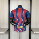 Camiseta FC Barcelona cuarta equipación El Clásico 2025 2026 versión jugador hombre ajuste atlético escudo termosellado detalles técnicos premium azulgrana y amarillo.