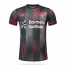 Bayer Leverkusen 2026, Camiseta Leverkusen oficial, Versión jugador Leverkusen, Camiseta authentic Leverkusen, Ropa oficial Bayer 04, Jersey Leverkusen 25/26, Werkself authentic, Regalo fútbol hombre Leverkusen, Bundesliga kit 2026, Comprar camiseta barata, Tienda Hincha Futbolero.
