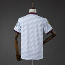 Camiseta oficial del Bayern de Múnich segunda equipación temporada 2026 2027, diseño polo color blanco para hombre de Tienda Hincha Futbolero, Camiseta Bayern Múnich 26/27, Bayern segunda equipación, Ropa Bayern Múnich oficial, Comprar camiseta blanca Bayern, Bundesliga, Allianz Arena, Camisetas fútbol 2027, Camiseta polo Bayern, Bayern München, Equipación oficial 2027.