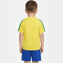 Conjunto infantil retro selección Brasil 2002 primera equipación amarilla y azul calidad 1.1 premium época Ronaldo Ronaldinho pentacampeón oficial, Brasil infantil retro, Conjunto niño Brasil 2002 amarillo, Ropa selección Brasil niños retro, Equipación Brasil junior 2002, Calidad 1.1 infantil, Tienda Hincha Futbolero, Regalo niño Brasil fútbol, Camiseta amarilla Brasil niño retro, Brazil Kids Retro 2002 Kit.