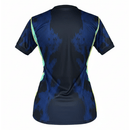 Camiseta Brasil segunda equipación 2026 2027 mujer azul visitante versión hincha enSIZEda calidad 1.1 oficial Tienda Hincha Futbolero Brasil Women's Away Jersey, Camiseta Brasil Mujer 2026, Brasil Women's Jersey, Camiseta azul Brasil femenina, Equipación Brasil mujer, Comprar jersey Brasil 2026 mujer, Calidad 1.1 premium, CBF femenina, Jersey mundial 2026 mujer, Ropa de fútbol femenina Brasil.
