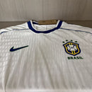 Camiseta de portero de Brasil 1998 retro versión jugador blanca con mangas multicolor jersey auténtico arquero Taffarel Tienda Hincha Futbolero selección de Brasil Francia 98, Camiseta portero Brasil 1998 retro, Jersey guardameta Brasil 98 blanca, Camiseta arquero Brasil versión jugador, Camiseta Brasil Taffarel 1998, Comprar camiseta retro portero Brasil, Calidad retro premium 1.1, Camiseta fútbol blanca Brasil, Ropa urbana blockecore, Jersey de colección portero fútbol.