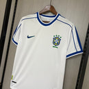 Camiseta hombre portero selección Brasil retro temporada 1998 1999 color blanco escudo bordado CBF calidad 1.1 oficial, Brasil Retro, Camiseta portero Brasil 1998, Portero Brasil blanco, Camiseta Taffarel, Ropa Brasil clásica, Calidad 1.1 Retro, Brasil 98 vintage, Tienda Hincha Futbolero, Brazil Goalkeeper Retro 98.