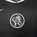 Camiseta del Chelsea tercera equipación temporada 2025 2026 versión jugador para hombre color negro Total 90 de Tienda Hincha Futbolero, Camiseta Chelsea negra total 90, Tercera equipación Chelsea 2025, Camiseta del Chelsea versión jugador 2026, Ropa oficial del Chelsea para hombre original, Comprar camiseta Chelsea Total 90, Calidad premium Chelsea authentic, Ropa de fútbol premium slim fit, Ropa deportiva de lujo Chelsea, Jersey oficial Chelsea Premier League.