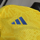 Camiseta hombre Selección Colombia temporada 2026 2027 primera equipación oficial amarilla versión jugador manga larga fútbol técnica transpirable cafeteros.