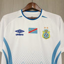 Camiseta hombre selección del Congo temporada 2026 2027 segunda equipación blanca detalles rojos y amarillos calidad 1.1 premium Tienda Hincha Futbolero. Congo 2026, Camiseta Congo 2027, Congo Soccer Jersey, Ropa África fútbol, Camiseta Congo blanca, Calidad 1.1 Congo, Diablos Rojos Congo, Tienda Hincha Futbolero, Congo Away Jersey 26/27 white.