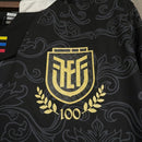 Camiseta hombre selección Ecuador edición especial 100 años aniversario 2026 2027 polo negra detalles dorados calidad 1.1 premium Tienda Hincha Futbolero. Ecuador 100 años, Camiseta Ecuador aniversario, FEF Centenario, Ropa Ecuador fútbol negra, Camiseta Ecuador polo, Calidad 1.1 Ecuador, Selección Ecuador 2026, Tienda Hincha Futbolero, Ecuador Anniversary Jersey black gold.
