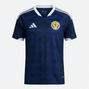 Camiseta Escocia primera equipación 2026 2027 hombre azul marino versión hincha calidad 1.1 oficial Tienda Hincha Futbolero Scotland Home Jersey,Camiseta Escocia 2026, Scotland Home Jersey, Camiseta azul Escocia, Equipación Escocia hombre, Comprar jersey Escocia 2026, Calidad 1.1 premium, SFA oficial, Jersey Tartan Army mundial, Ropa de fútbol Escocia.