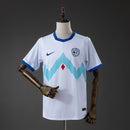 Camiseta de la selección de Eslovenia primera equipación temporada 2026 2027 para hombre color blanco de Tienda Hincha Futbolero, Camiseta Eslovenia fútbol, Primera equipación Eslovenia 2026, Camiseta de Eslovenia hombre 2027, Ropa oficial de Eslovenia original, Comprar jersey blanco de Eslovenia, Calidad premium Eslovenia hombre, Ropa de fútbol premium blanca, Jersey oficial Eslovenia UEFA, Camiseta blanca Eslovenia Šeško Oblak.