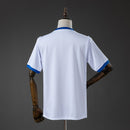 Camiseta de la selección de Eslovenia primera equipación temporada 2026 2027 para hombre color blanco de Tienda Hincha Futbolero, Camiseta Eslovenia fútbol, Primera equipación Eslovenia 2026, Camiseta de Eslovenia hombre 2027, Ropa oficial de Eslovenia original, Comprar jersey blanco de Eslovenia, Calidad premium Eslovenia hombre, Ropa de fútbol premium blanca, Jersey oficial Eslovenia UEFA, Camiseta blanca Eslovenia Šeško Oblak.