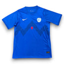 Tienda Hincha Futbolero, Eslovenia 26/27, Camiseta Eslovenia segunda equipación, Camiseta Eslovenia azul, Selección de Eslovenia, Fútbol esloveno, Comprar camiseta Eslovenia, Ropa oficial Eslovenia, Camisetas de fútbol 2026, Equipación Eslovenia hombre, Tienda fútbol online, Fútbol internacional.