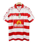 Camiseta oficial del Granada CF retro temporada 1997 1998 roja y blanca para hombre de Tienda Hincha Futbolero, Camiseta Granada CF retro, Granada 97/98, Ropa Granada CF vintage, Comprar camiseta Granada antigua, Granada CF historia, Nazaríes, Camisetas fútbol retro, Retro Granada 1997, Colección Granada.