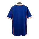 Camiseta de Holanda 1998 segunda equipación retro azul marino de hombre con cuello polo y escudo naranja jersey vintage de los Países Bajos Tienda Hincha Futbolero Francia 98, Camiseta Holanda 1998 retro, Jersey Países Bajos azul antiguo, Camiseta Holanda clásica hombre, Camiseta histórica Holanda 1999, Comprar equipación vintage Holanda, Calidad retro premium 1.1, Camiseta fútbol azul marino Holanda, Ropa urbana blockecore, Jersey de colección Bergkamp Francia 98.