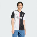 Juventus 2019 retro, Camiseta Juventus vintage, Jersey Juventus 19/20, Camiseta CR7 Juventus, Camiseta Juventus dividida, Juventus shirt 2020, Ropa fútbol vintage, Camiseta retro barata, Calidad 1.1 retro, Tienda Hincha Futbolero.