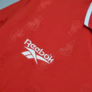 Tienda Hincha Futbolero, Liverpool 1996/97, Camiseta Liverpool Retro, Liverpool primera equipación, Camisetas fútbol clásicas, Ropa retro Liverpool FC, Camiseta fútbol vintage, Colección Reds, Historia Liverpool FC, Camisetas de colección, Estilo retro fútbol, Anfield Legends, Camiseta 96/97.