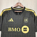 Camiseta hombre Los Angeles Galaxy temporada 2026 2027 primera equipación color negra con detalles en dorado calidad 1.1 oficial, LA Galaxy 2026, Camiseta LA Galaxy negra, MLS 2026, Camiseta Los Angeles Galaxy oro, Ropa MLS barata, Calidad 1.1 LA Galaxy, Galácticos MLS, Tienda Hincha Futbolero, LA Galaxy Home Jersey.