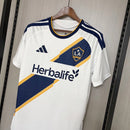 Camiseta hombre Los Angeles Galaxy temporada 2026 2027 segunda equipación blanca detalles en azul y dorado calidad 1.1 oficial, LA Galaxy 2026, Camiseta LA Galaxy blanca, MLS 2026, Camiseta Los Angeles Galaxy, Ropa MLS barata, Calidad 1.1 LA Galaxy, Galácticos MLS, Tienda Hincha Futbolero, LA Galaxy Away Jersey.