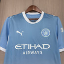 Camiseta Manchester City primera equipación 2026 2027 hombre azul celeste versión hincha calidad 1.1 oficial Tienda Hincha Futbolero Manchester City Home Jersey, Camiseta Manchester City 2026, Man City Home Jersey, Camiseta celeste Manchester, Equipación Man City hombre, Comprar jersey Manchester City 2026, Calidad 1.1 premium, Premier League oficial, Jersey Haaland 2027, Ropa de fútbol Inglaterra.