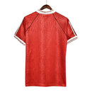 Tienda Hincha Futbolero, Manchester United 1990/92, Camiseta United Retro, Manchester United primera equipación, Camisetas fútbol clásicas, Ropa retro Manchester United, Camiseta fútbol vintage, Colección Red Devils, Historia Manchester United, Camisetas de colección, Estilo retro fútbol, Old Trafford legend.