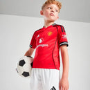 Manchester United infantil, Conjunto niño Man United, Kit 25/26 United, Ropa Manchester United roja, Camiseta niño Premier League, Mini kit United, Calidad 1.1 infantil, Nueva colección 2025, Regalo fútbol niños, Tienda Hincha Futbolero.