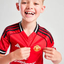 Manchester United infantil, Conjunto niño Man United, Kit 25/26 United, Ropa Manchester United roja, Camiseta niño Premier League, Mini kit United, Calidad 1.1 infantil, Nueva colección 2025, Regalo fútbol niños, Tienda Hincha Futbolero.