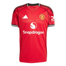 Camiseta hombre Manchester United temporada 2025 2026 primera equipación roja clásica escudo bordado calidad 1.1 oficial, Manchester United 2025, Camiseta Manchester United roja, Man Utd 2026, Camiseta local United, Camiseta barata Manchester, Calidad 1.1 United, Premier League 2026, Tienda Hincha Futbolero, Red Devils, Old Trafford Style.